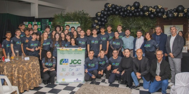 Cergral forma 34 jovens em programa de cooperativismo
